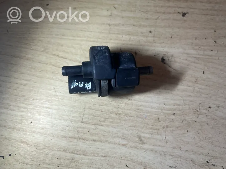 Audi A4 S4 B7 8E 8H Vakuuminis vožtuvas 058133517B