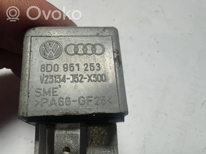 Audi A4 S4 B6 8E 8H Kita rėlė 8D0951253