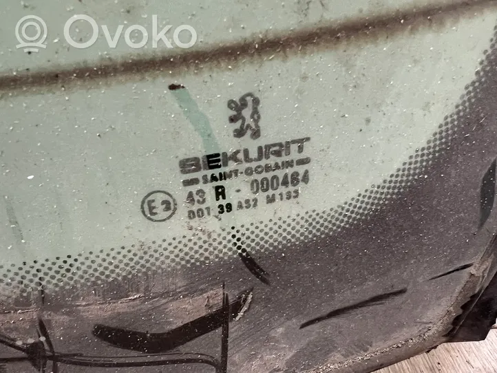 Peugeot 406 Szyba tylna 