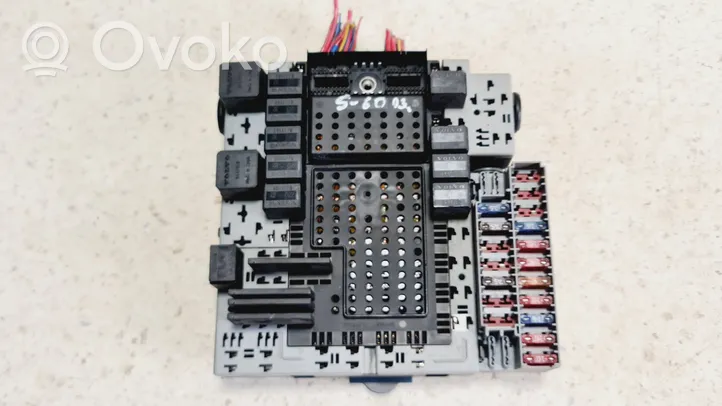 Volvo S60 Fuse module 08679899