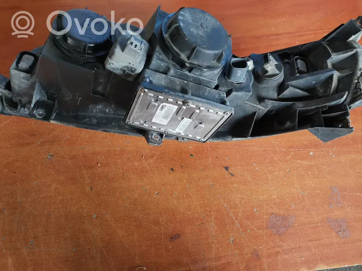 Volvo S60 Lampa przednia 89008267