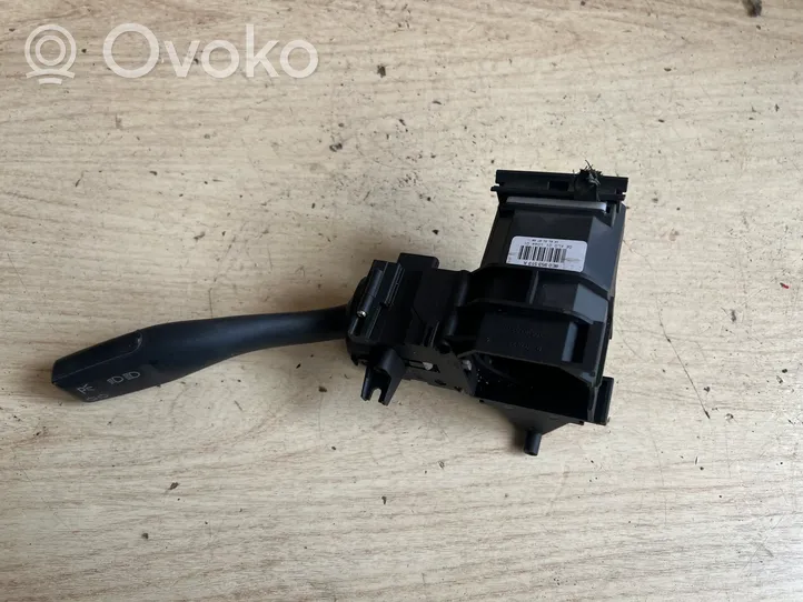 Audi A4 S4 B6 8E 8H Suuntavilkun vipu 8E0953513A