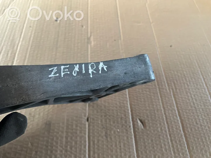 Opel Zafira B Engine mounting bracket 13174501