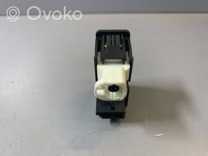 BMW 3 F30 F35 F31 AUX in-socket connector 9229246