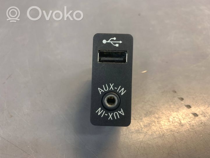 BMW 5 F10 F11 USB socket connector 9237653