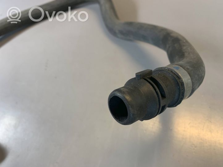 BMW 5 E39 Tuyau de liquide de refroidissement moteur 1438632