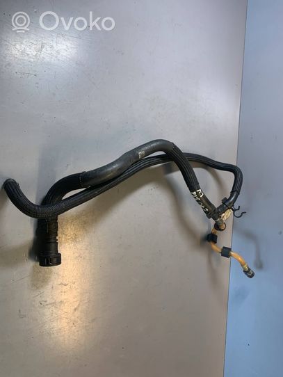 BMW X5 E70 Tuyau d'alimentation conduite de carburant 7793063