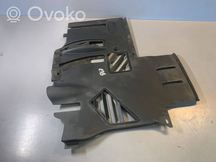 BMW 7 E38 Rivestimento pannello inferiore del cruscotto 8235635