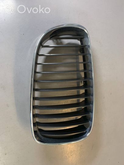 BMW 1 E81 E87 Maskownica / Grill / Atrapa górna chłodnicy 7179656