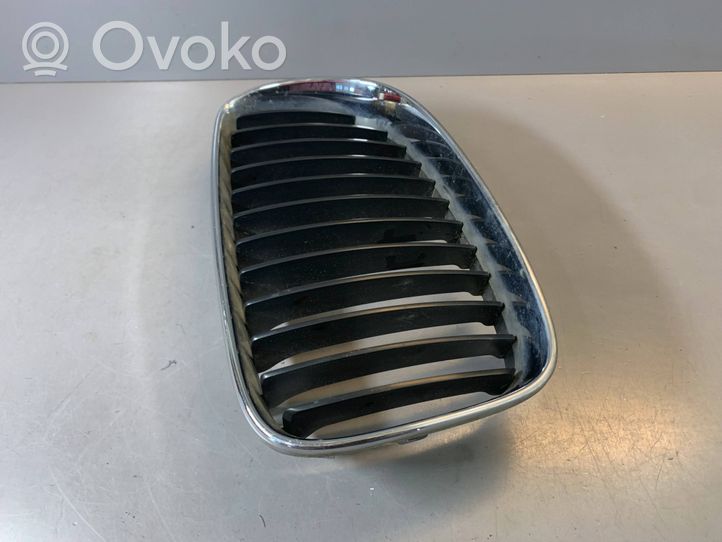 BMW 1 E81 E87 Grille calandre supérieure de pare-chocs avant 7179655