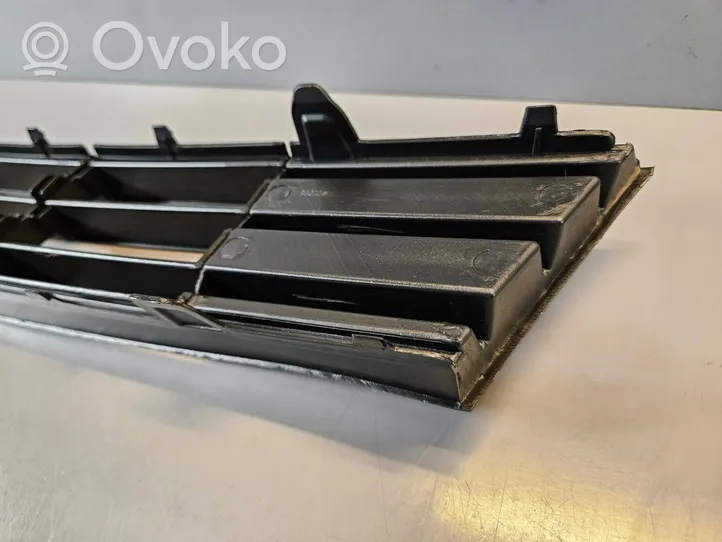 BMW 5 F10 F11 Grille inférieure de pare-chocs avant 7331724