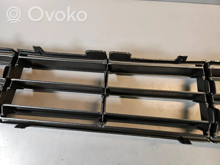 BMW 5 F10 F11 Grille inférieure de pare-chocs avant 7331724