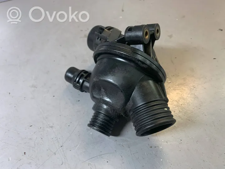 BMW 3 E90 E91 Termostat / Obudowa termostatu 11537552403