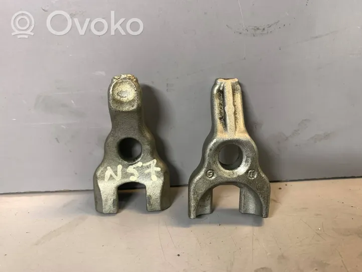 BMW 7 F01 F02 F03 F04 Sprauslas turētājs/pleciņš 13538578607