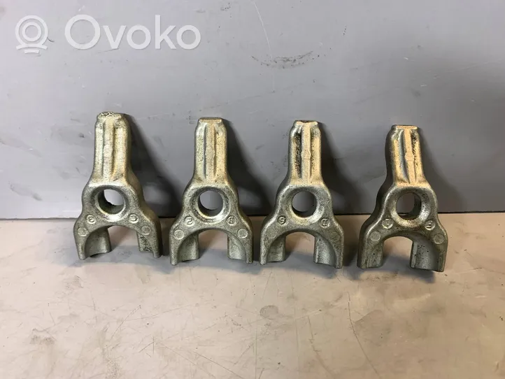 BMW 7 F01 F02 F03 F04 Sprauslas turētājs/pleciņš 13538578607