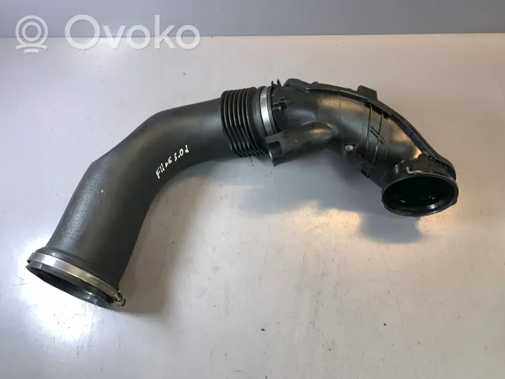 BMW 5 F10 F11 Część rury dolotu powietrza 13717807493