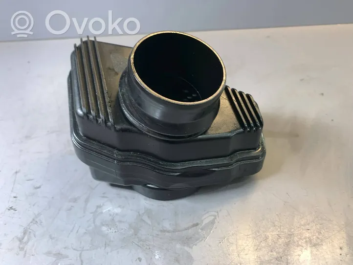 BMW 5 F10 F11 Część rury dolotu powietrza 8513672