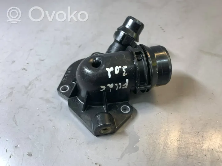 BMW 5 F10 F11 Termostat / Obudowa termostatu 11518516206