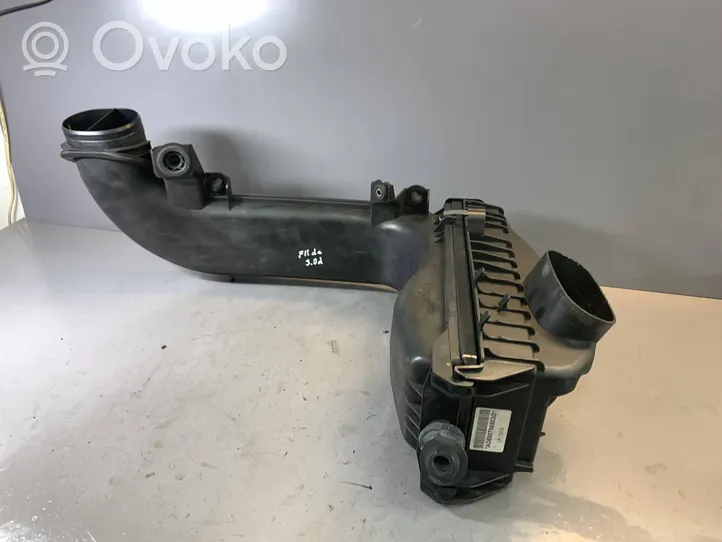 BMW 5 F10 F11 Boîtier de filtre à air 13718507565