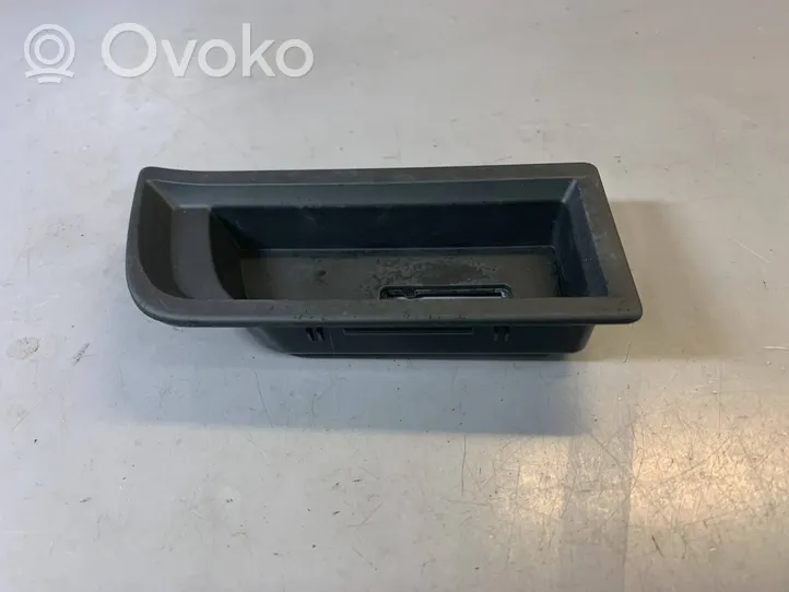 BMW 3 F30 F35 F31 Gniazdo / Złącze AUX 51169207357