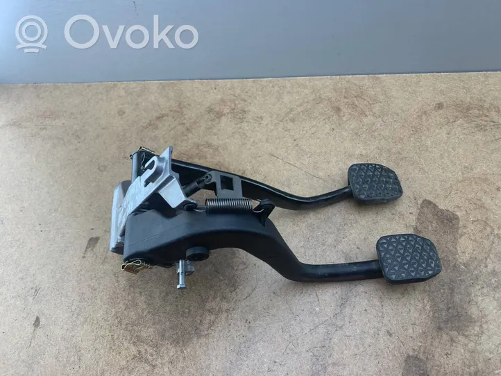 BMW 3 E46 Clutch pedal 35111163863