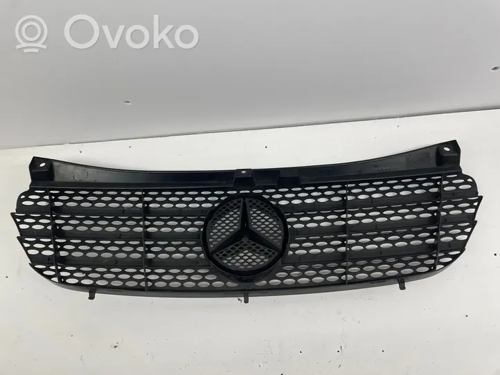 Mercedes-Benz Vito Viano W639 Griglia superiore del radiatore paraurti anteriore A6398800185