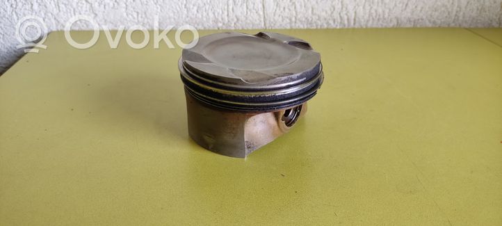 BMW X5 E70 Piston 7613626