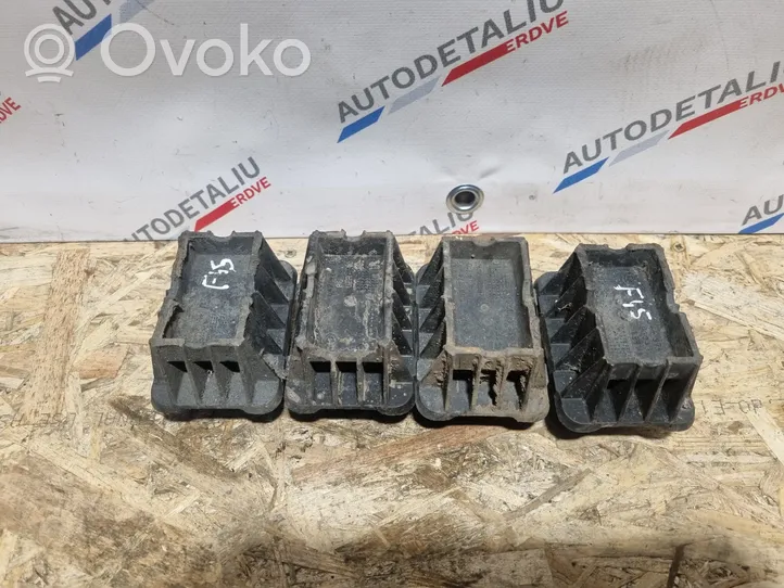 BMW 2 F45 Base della presa Jacking 7042974