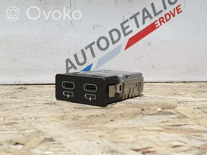 BMW X2 F39 Gniazdo / Złącze USB 8711938