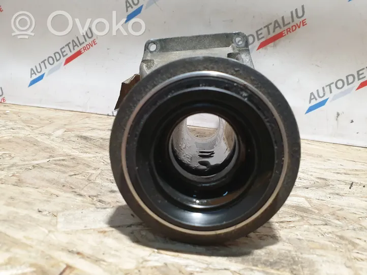 BMW X5 E70 Wspornik / Mocowanie łożyska podpory wału napędowego 7600691