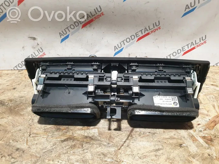 BMW 2 F22 F23 Dysze / Kratki środkowego nawiewu deski rozdzielczej 9317944