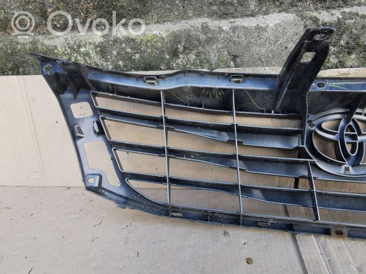 Toyota Hilux (AN10, AN20, AN30) Grille calandre supérieure de pare-chocs avant 531110K480