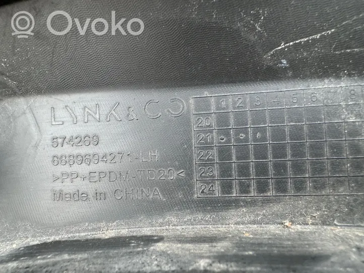 Lynk & co 01 Takalokasuojan koristelista 8889694271