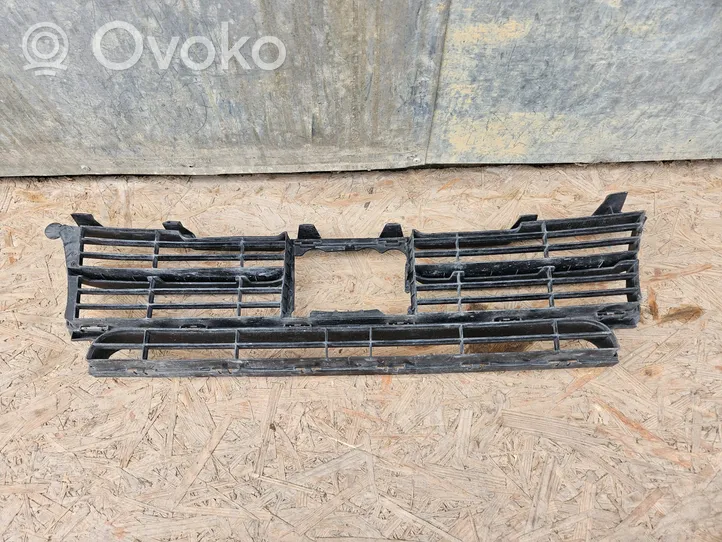 Citroen C5 Aircross Grille inférieure de pare-chocs avant 9825347777