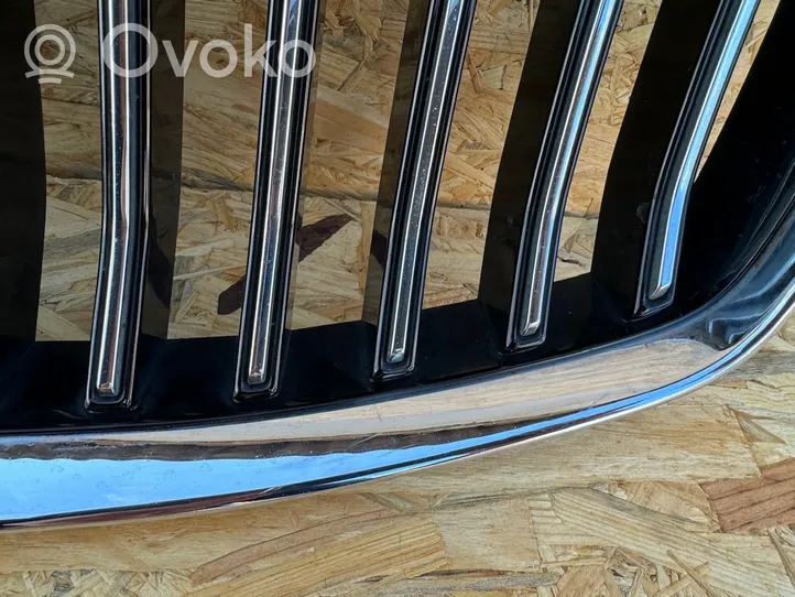 Volvo S90, V90 Etupuskurin ylempi jäähdytinsäleikkö 32234088