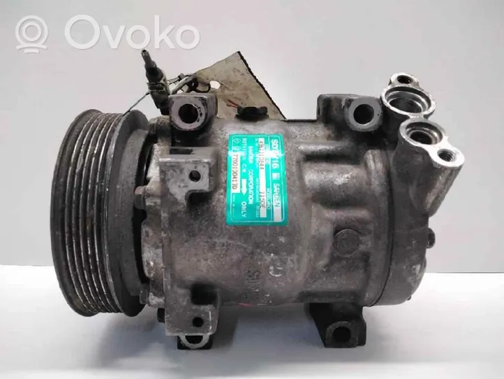 Renault Clio II Ilmastointilaitteen kompressorin pumppu (A/C) 7700100417D