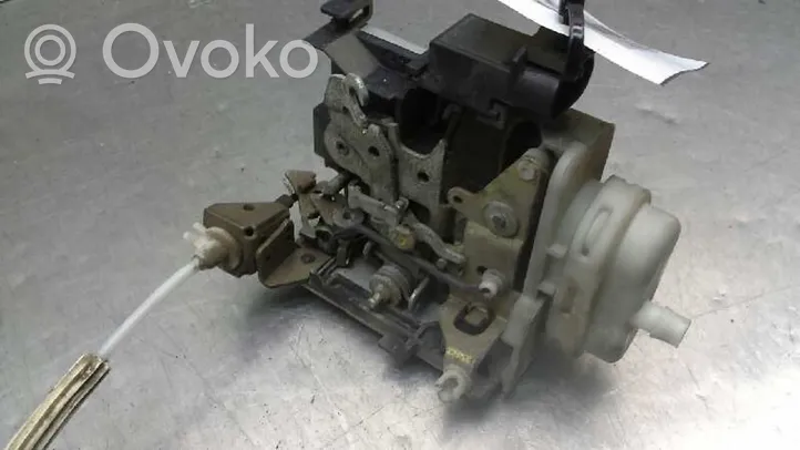 Audi A4 S4 B5 8D Etuoven lukko 