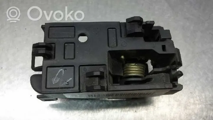 Nissan Primera Poignée inférieure de porte avant 806719F001