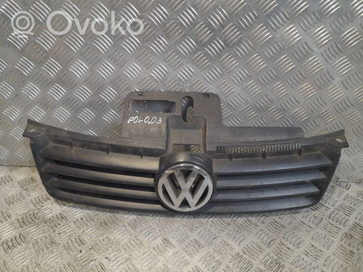 Volkswagen Polo Rejilla superior del radiador del parachoques delantero 6Q0853651