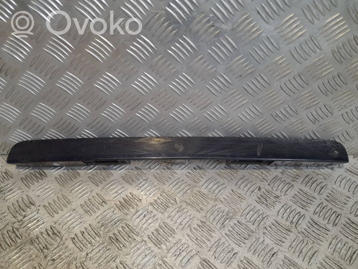 Audi A3 S3 8L Takaluukun rekisterikilven valon palkki 8D9827576