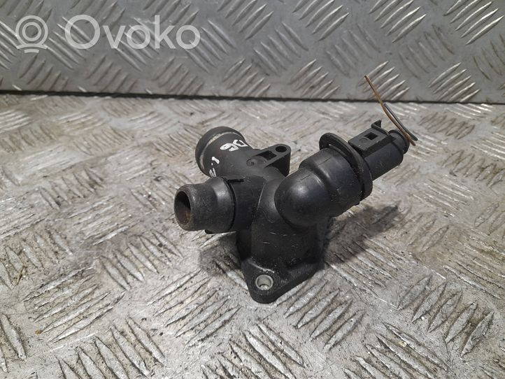 Audi A4 S4 B6 8E 8H Termostaatin kotelo 06B121133D