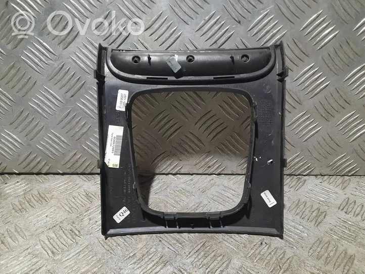 Volvo XC90 Rivestimento in plastica cornice della leva del cambio 30672093