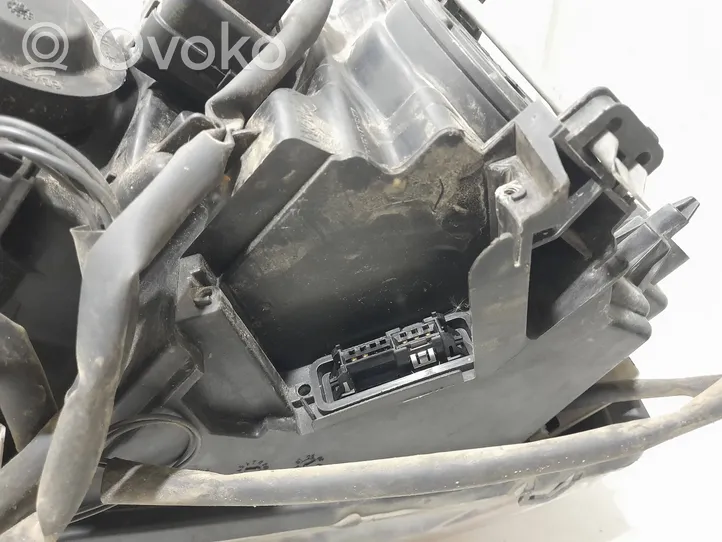 Volvo XC90 Lampa przednia 30764398