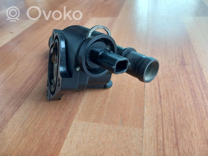 Renault Clio III Boîtier de thermostat 8200954328B