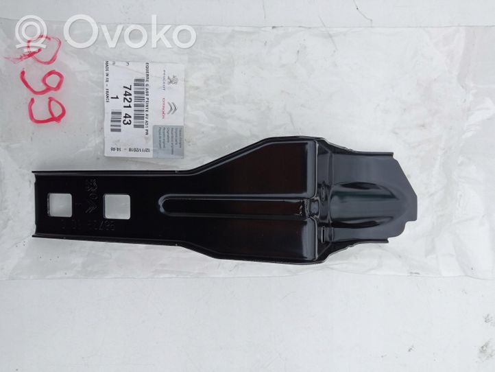 Citroen C3 Takapuskurin kannake 742143