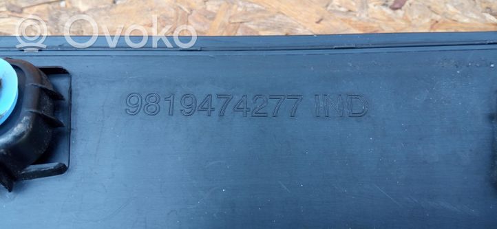 Citroen C4 III e-C4 Takalokasuojan koristelista 9819474277