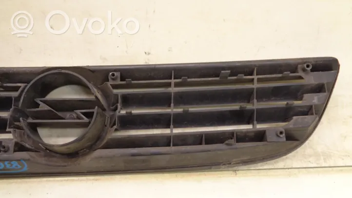 Opel Vectra A Maskownica / Grill / Atrapa górna chłodnicy 