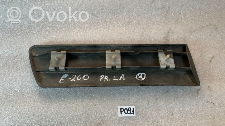 Mercedes-Benz E W210 Rivestimento parafango (modanatura) A2106908862