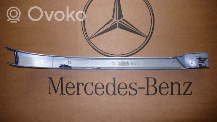 Mercedes-Benz ML W163 Ajovalon valaisimen alalista A1638260177