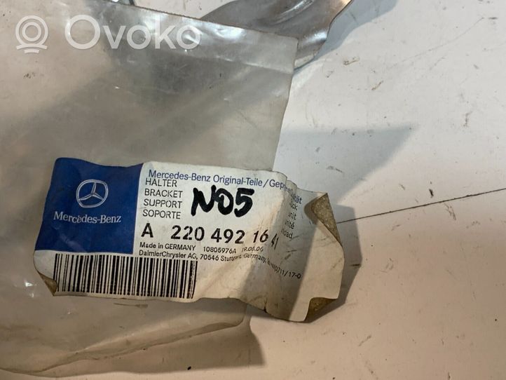 Mercedes-Benz S W220 Äänenvaimentimen kannattimen pidin A2204921641